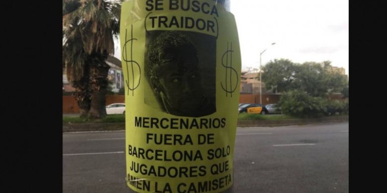 Poster bernada penghinaan kepada Neymar yang terpampang di kota Barcelona. Neymar sudah membuat keputusan meninggalkan Barcelona pada bursa transfer musim panas 2017.
