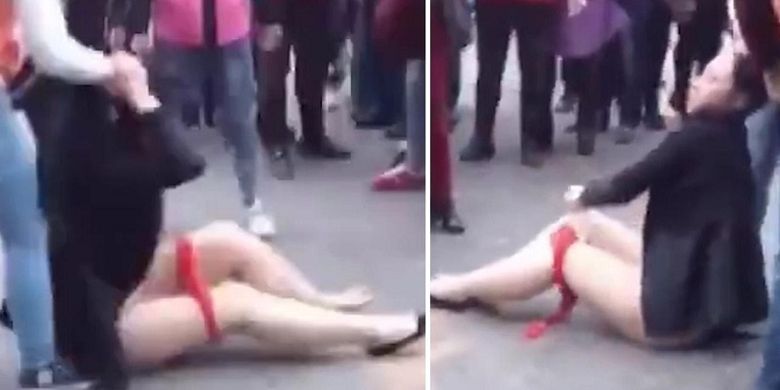 Seorang terduga wanita idaman lain (selingkuhan) dari seorang suami di China, disiksa dan ditelanjangi di depan umum.
