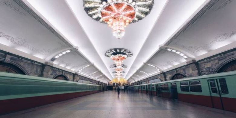 Pyongyang Metro menjadi salah satu sistem commuter terdalam di dunia, sekaligus menjadi yang misterius. (Elaine Li via CNN)
