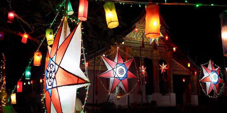 Festival Lampu di Kuil Luang Prabang, Laos.