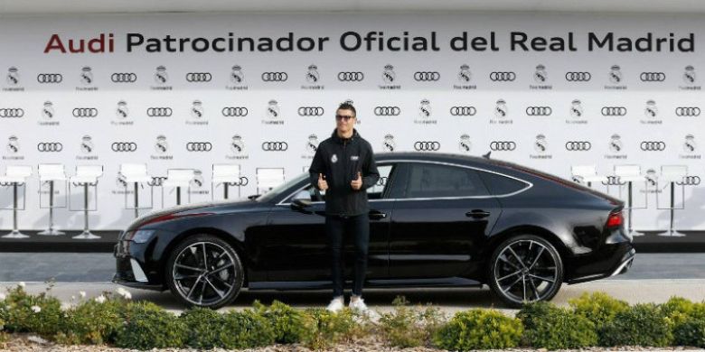 Megabintang Real Madrid, Cristiano Ronaldo, menerima mobil dari Audi.