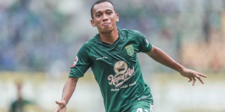 Penyerang Irfan Jaya mencetak dua gol dari kemenangan Persebaya dengan skor 3-1 atas Martapura FC pada semifinal Liga 2 musim 2017 di Stadion GBLA, Kota Bandung, Sabtu (25/11/2017) sore. 