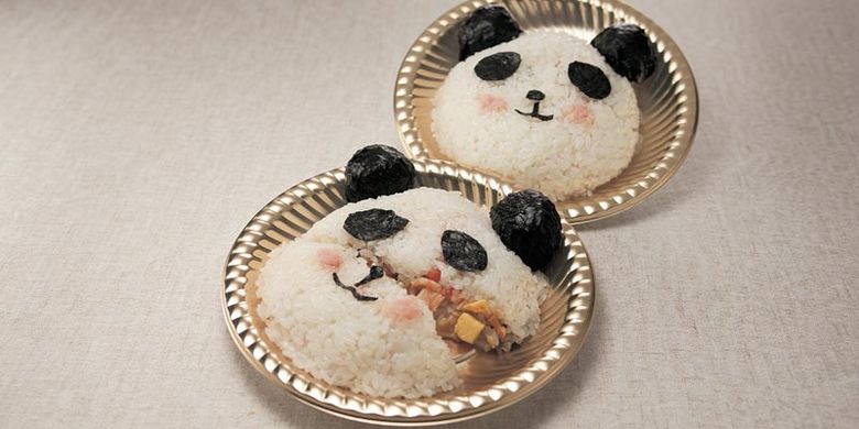 Sushi berbentuk panda di Tokyo, Jepang.