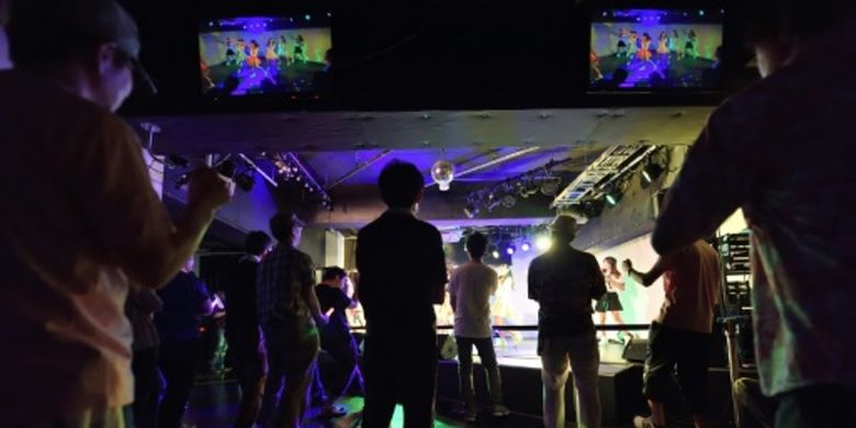 Gey porno filmlarni tomosha qiling Jinsiy juftlik bekasi