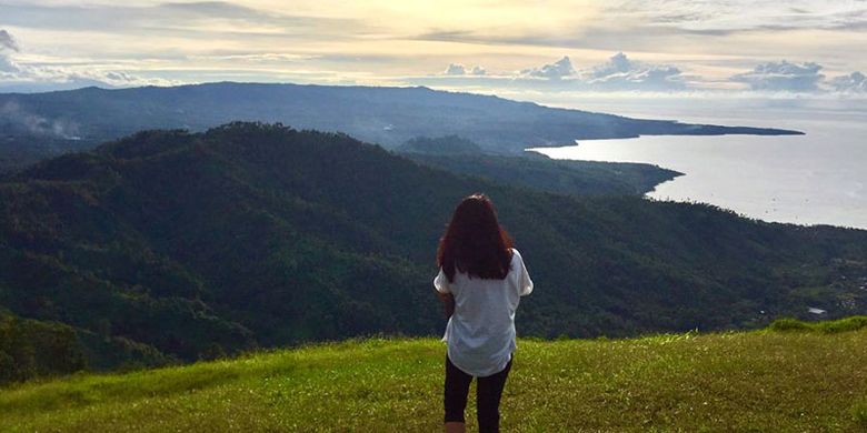 Puncak Tetempangan Skyline di Sulawesi Utara.