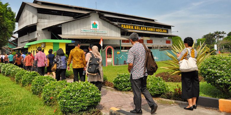 Kunjungan para diplomat Kemenlu RI ke perkebunan dan pabrik kelapa sawit Adolina milik PT Perkebunan Nusantara IV di Sumatera Utara, Kamis (22/3/2018).
