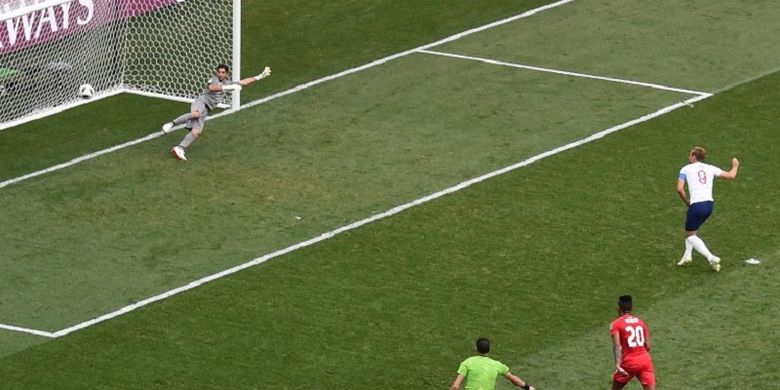 Harry Kane mencetak gol via titik penalti untuk membawa Inggris unggul jauh atas Panama pada pertandingan Grup G Piala Dunia 2018 di Nizhny Novgorod, 24 Juni 2018. 