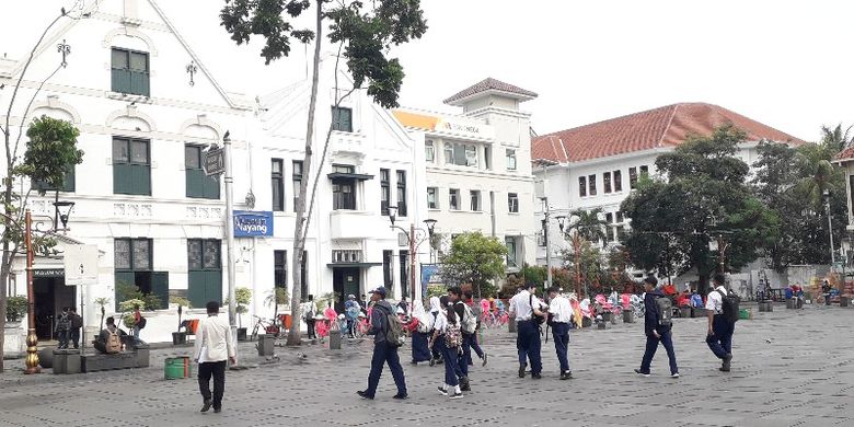 Siswa - siswi sekolah ramai mengunjungi museum-museum yang digratiskan oleh Dinas Pariwisata dan Kebudayaan Pemprov DKI Jakarta pada Selasa (26/6/2018).