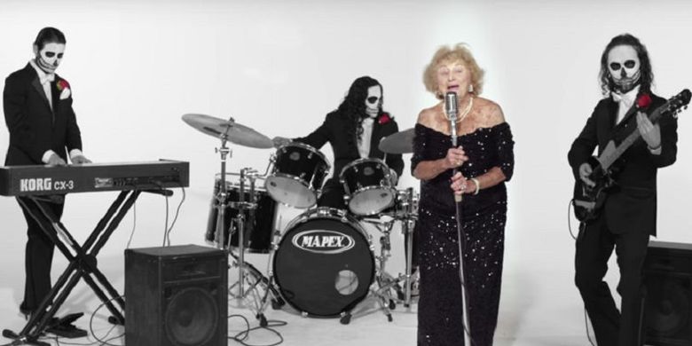 Inge Ginsberg, nenek 96 tahun ketika tampil dengan band Death Metal-nya, TritoneKings.