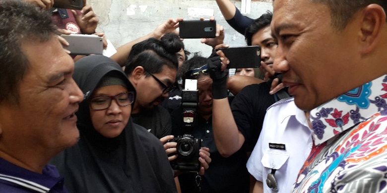 Menpora RI Imam Nahrawi menyambangi kediaman alm. Haringga Sirla (23) di Jalan Bangun Nusa, RT 13 RW 01, Cengkareng Timur, Jakarta Barat pada Rabu (26/9/2018).