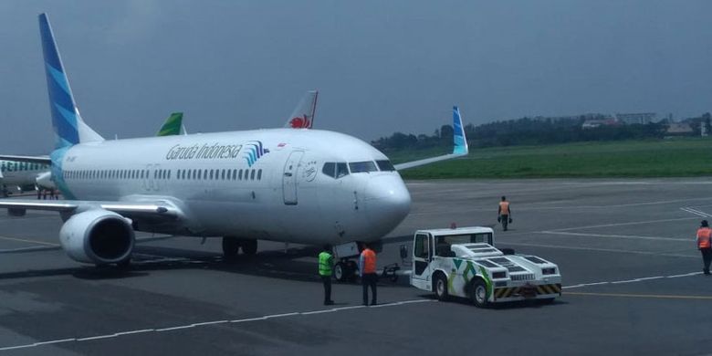 Penerbangan perdana Garuda Indonesia rute Bandung-Singapura (pp) di Bandara Husein Sastranegara, Bandung, Senin (3/12/2018). Penerbangan dilakukan 4 kali dalam sepekan yakni Senin, Rabu, Jumat, dan Minggu. 