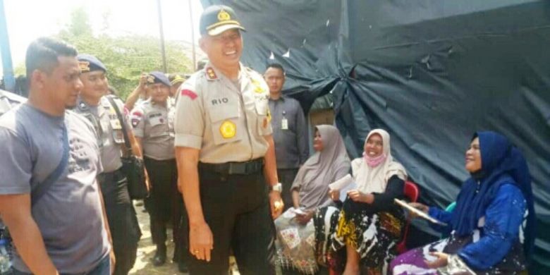 Kapolda Aceh Irjen Pol Rio S Djambak mengunjungi Tempat Pemungutan Suara (TPS) di Desa Pusong Lama, Kecamatan Banda Sakti, Kota Lhokseumawe, Kamis (18/4/2019)
