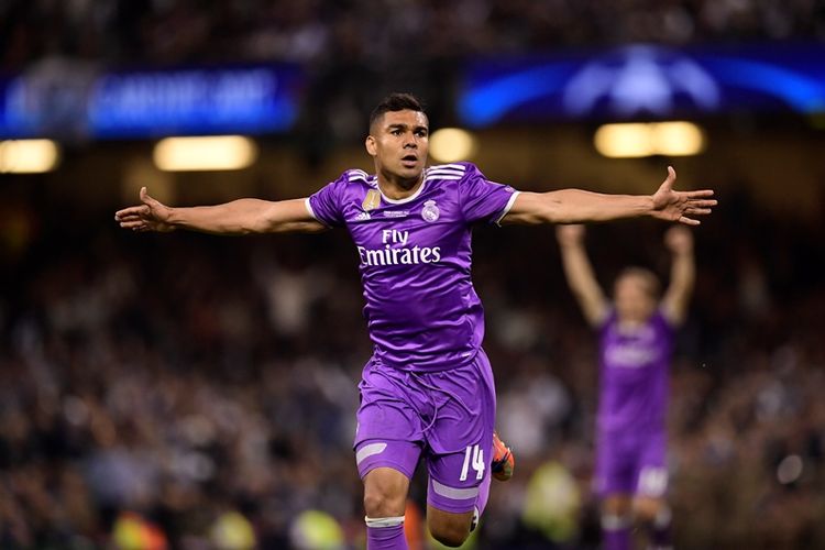 Gelandang Real Madrid, Casemiro, melakukan selebrasi setelah menjebol gawang Juventus pada final Liga Champins di Stadion Millennium, Cardiff, Sabtu (3/6/2017). Gol Casemiro bikin Real Madrid memimpin 3-1.