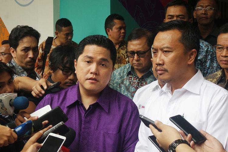 Ketua Umum Panitia Penyelenggara Asian Games 2018 (INASGOC) Erick Thohir berbicara di hadapan awak media seusai rapat koordinasi di Wisma Serbaguna, Senayan, Jakarta, Selasa (18/7/2017).