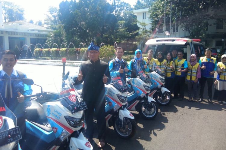 Wali Kota Bandung Ridwan Kamil saat meluncurkan program Layad Rawat dan Ambulans Motor di Balaikota Bandung, Jalan Wastukancana, Rabu (26/7/2017)