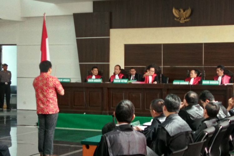 Kan Yun, salah seorang warga keturunan Tionghoa saat bersaksi dalam persidangan Buni Yani di Gedung Dinas Perpustakaan dan Kearsipan (Dispusip) Kota Bandung, Jalan Seram, Kota Bandung, Selasa (29/8/2017).
