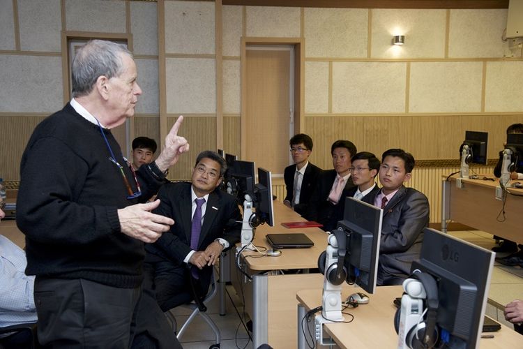 Suasana belajar-mengajar di Pyongyang University of Science and Technology, Korea Utara.