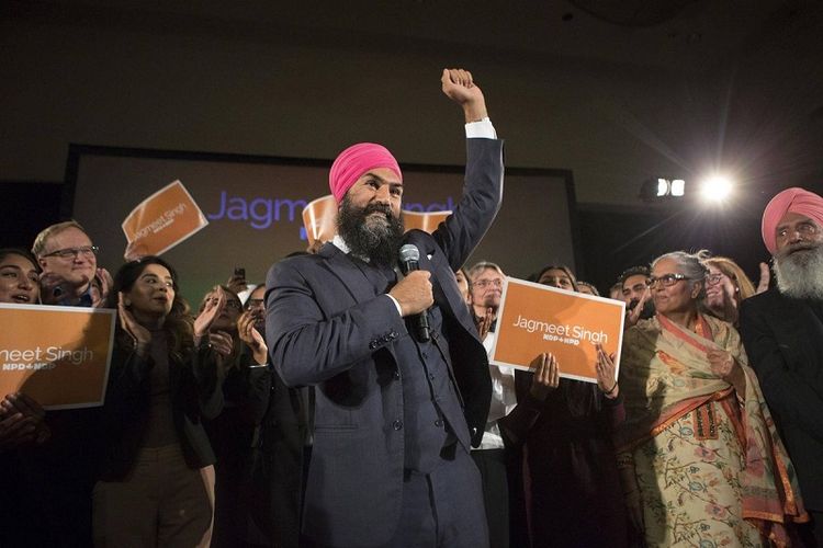 Jagmeet Singh merayakan kemenangannya sebagai pemimpin Partai Demokrasi Baru Kanada.