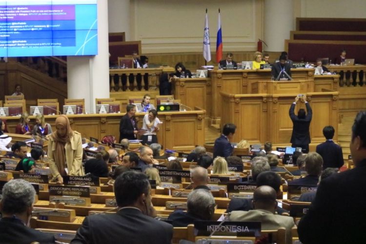 Suasana sidang paripurna Inter-Parliamentary Union jelang pengesahan resolusi tentang etnis Rohingya di Tavrichevsky Palace, Saint Petersburg, Rusia, Minggu (15/10/2017).