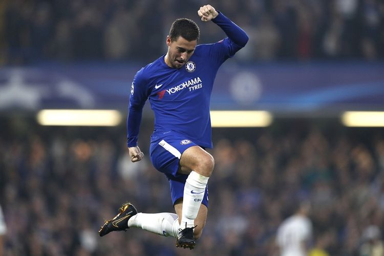 Gelandang Chelsea asal Belgia, Eden Hazard, melakukan selebrasi setelah mencetak gol ke gawang AS Roma dalam pertandingan penyisihan grup Liga Champions di Stamford Bridge, London, 18 Oktober 2017.
