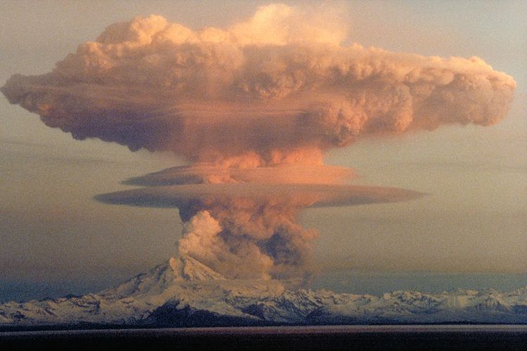 Foto letusan gunung Redoubt