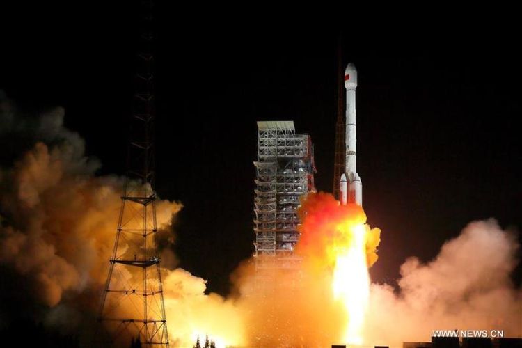 Untuk mendukung teknologi sistem posisi global (GPS), pemerintah China meluncurkan dua satelit bernama BeiDou-3 ke luar angkasa, pada Minggu (5/11/2017), pukul 19.45 waktu setempat. (Xin Hua) 