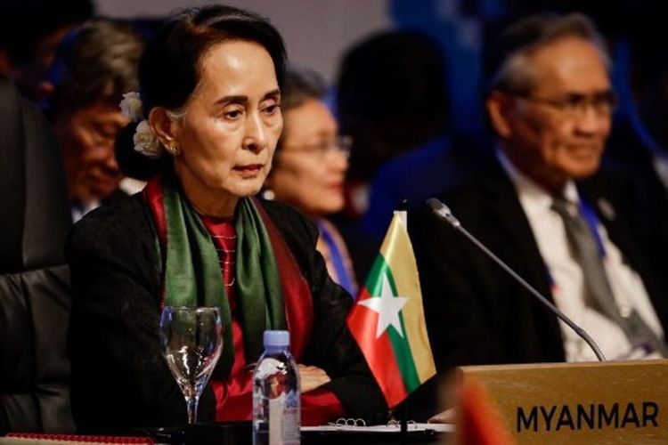 Pemimpin Myanmar Aung San Suu Kyi berada di KTT Asean di Manila, Filipina, Selasa (14/11/2017). (AFP/Ezra Acayan)
