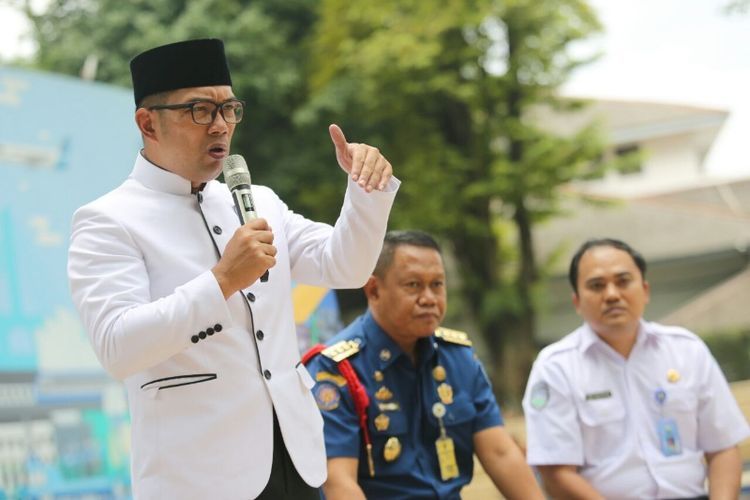 Wali Kota Bandung Ridwan Kamil saat menjadi pembicara dalam kegiatan Bandung Menjawab di Taman Sejarah, Jalan Aceh, Selasa (21/11/2017).