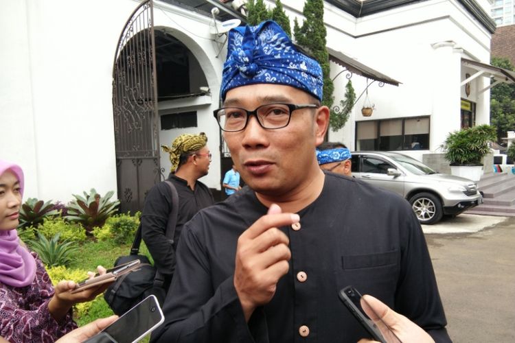 Wali Kota Bandung Ridwan Kamil saat ditemui usai menghadiri rapat koordinasi pengamanan Natal dan Tahun Baru di Mapolrestabes Bandung, Jalan Jawa, Rabu (13/12/2017).