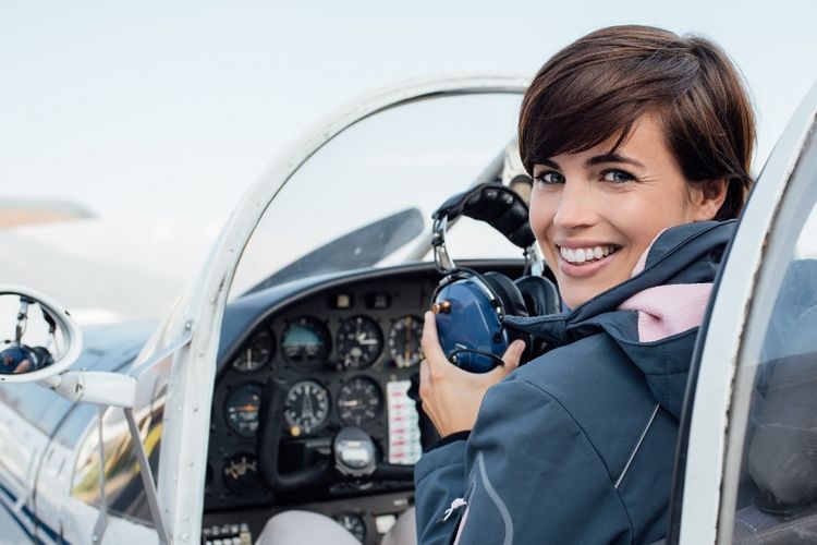 Ilustrasi pilot perempuan