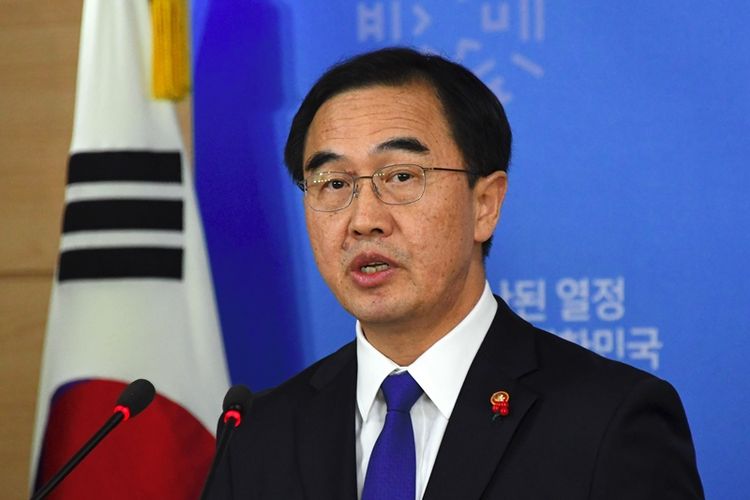 Menteri Unifikasi Korea Selatan Cho Myoung Gyon berbicara dalam sebuah konferensi pers di kompleks pemerintah di Seoul, Korea Selatan, Selasa (2/1/2018). (AFP/Ung Yeon Je)