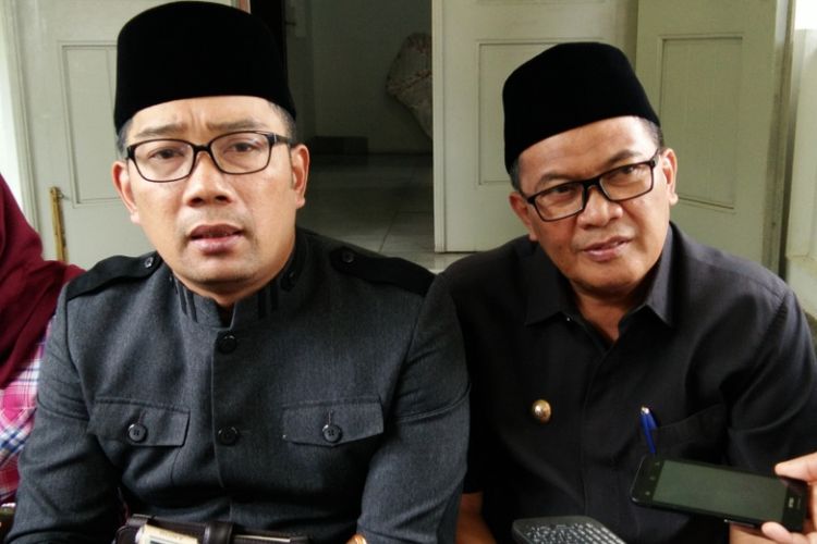 Wali Kota Bandung Ridwan Kamil bersama Wakil Wali Kota Bandung Oded M Danial usai rapat pimpinan di Pendopo, Jalan Dalemkaum, Senin (15/1/2018).