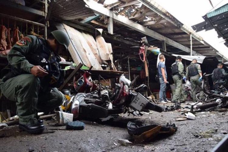 Bom sepeda motor meledak di sebuah pasar tradisional, di Yala, Thailand, Senin (22/1/2018), pukul 06.00 waktu setempat. Sebanyak tiga orang tewas dan 18 orang lainnya terluka akibat insiden tersebut. (Bangkok Post)