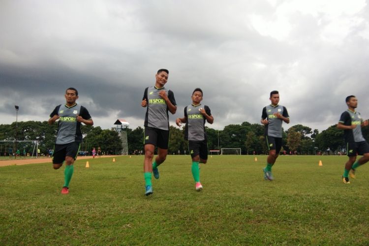 Para pemain PSMS Medan saat berlatih di Lapangan Secapa AD jelang laga kontra Sriwijaya FC, Rabu (24/1/2018).