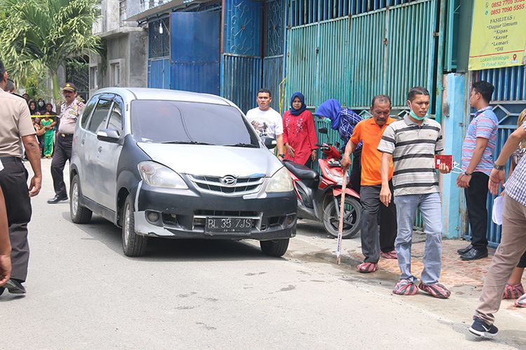 Tim Satuan Reskrim Polresta Banda Aceh menggelar prarekonstruksi kasus pembunuhan sadis terhadap satu keluarga yang terjadi Jum?at (5/1/2017) di kawasan Desa Gampong Mulia, Kecamatan Kuta Alam, Banda Aceh, Rabu (25/01/18).