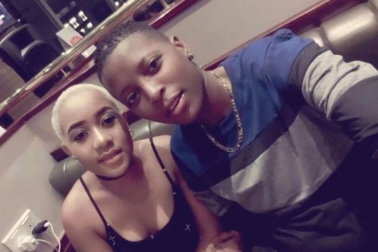 Dua orang perempuan ini tengah diburu oleh polisi Zambia setelah mereka diduga merupakan pasangan lesbian. Zambia merupakan salah satu negara di Afrika yang getol memberantas LGBT.