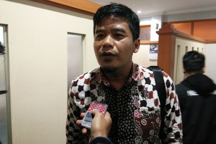 Ketua KPU Kabupaten Garut, Hilwan Fanaqi saat ditemui wartawan seusai pertemuan bersama KPU RI, di Kantor KPU Garut.
