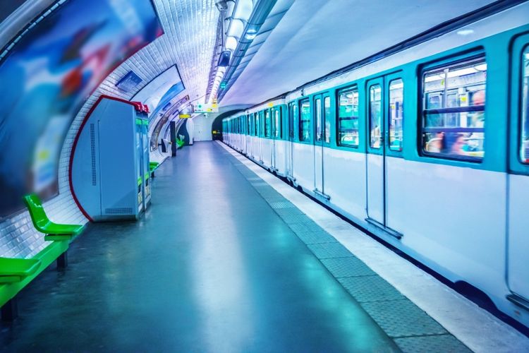 Ilustrasi Stasiun Metro di Paris, Perancis.