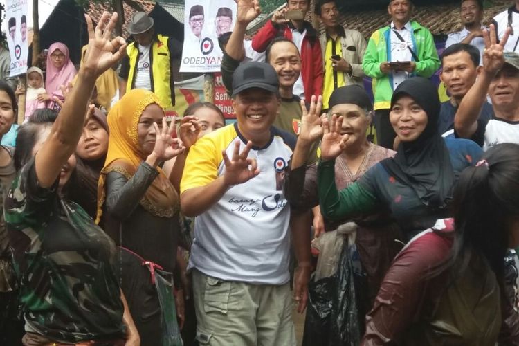 Calon Wali Kota Bandung Oded M Danial saat bersosialisasi bersama warga Ujungberung, Selasa (6/3/2018).