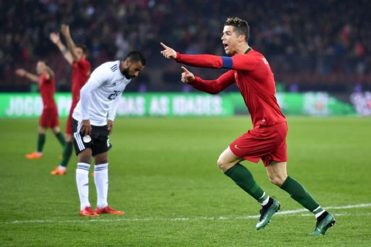 Cristiano Ronaldo merayakan gol timnas Portugal ke gawang timnas Mesir pada laga uji coba di Zurich, Jumat (23/3/2018).