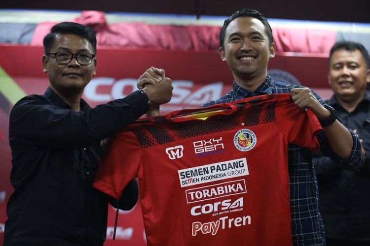 Semen Padang disponsori oleh Corsa saat mengarungi kompetisi Liga 2 2018. 