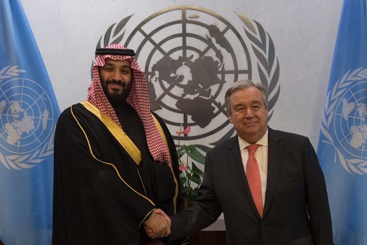 Putra Mahkota Saudi Pangeran Mohammed bin Salman (kiri) bertemu dengan Sekretaris Jenderal PBB Antonio Guterres (kanan) di New York, Amerika Serikat, Selasa (27/3/2018). (AFP/Bryan R Smith)