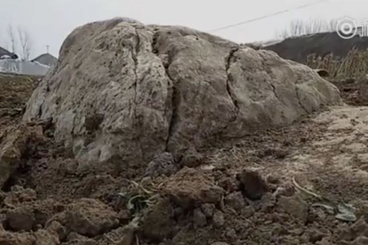 Gunung Jing di China bisa ditaklukkan hanya dengan satu langkah.