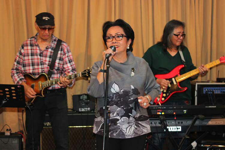 Gitaris Arnold Portier (suami dari Rita Nasution), Aida Mustafa, dan Jopie Item menyemarakkan gathering Silaturahmi Musik Indonesia (SMI).