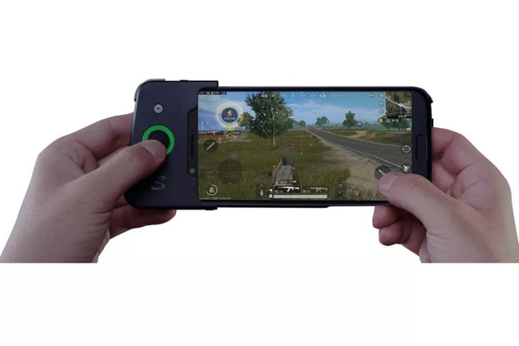 Xiaomi Black Shark dengan gamepad.