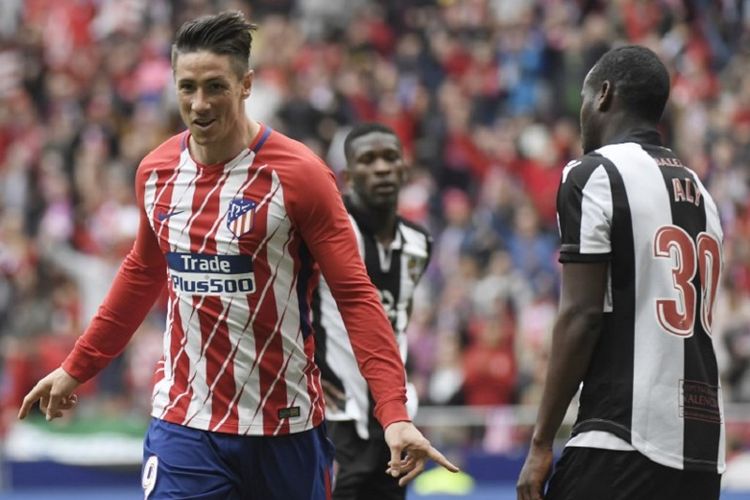 Fernando Torres merayakan gol Atletico Madrid ke gawang Levante pada pertandingan La Liga Spanyol di Stadion Wanda Metropolitano, Minggu (15/4/2018).