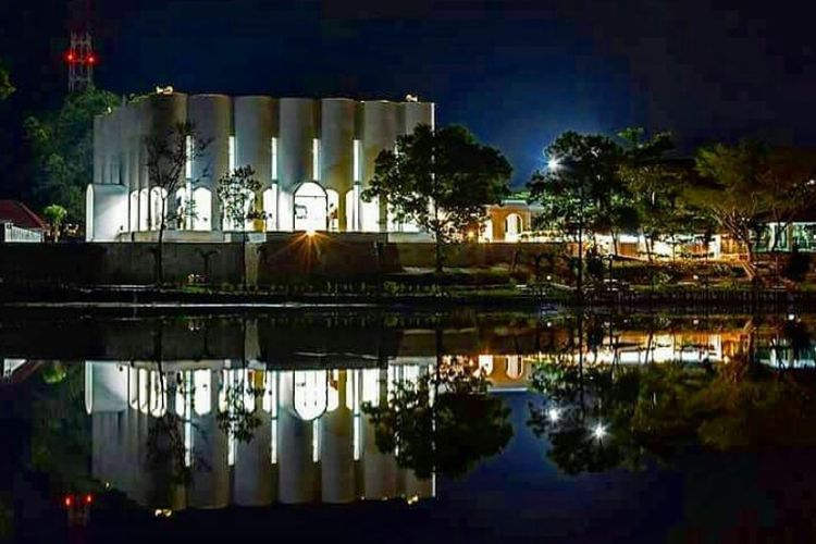 Masjid At-Taqwa Polda Bangka Belitung karya Ridwan Kamil.