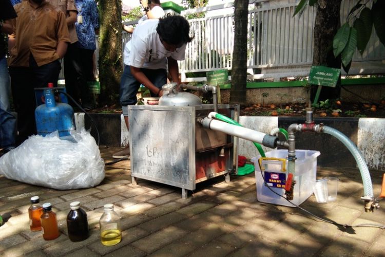 Get Plastic Seri 7, Mesin pengolah sampah plastik menjadi bahan bakar temuan Dimas Agus Wijanarko.