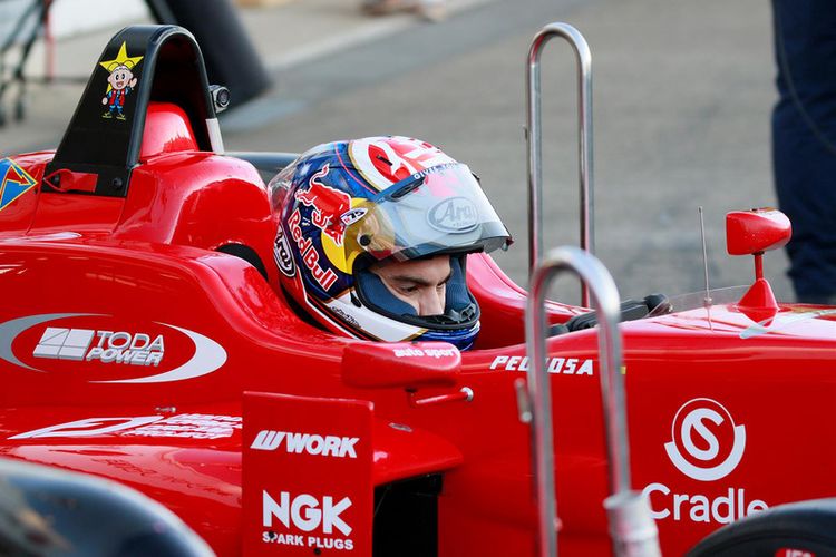 Dani Pedrosa menjajal mobil Formula 3.