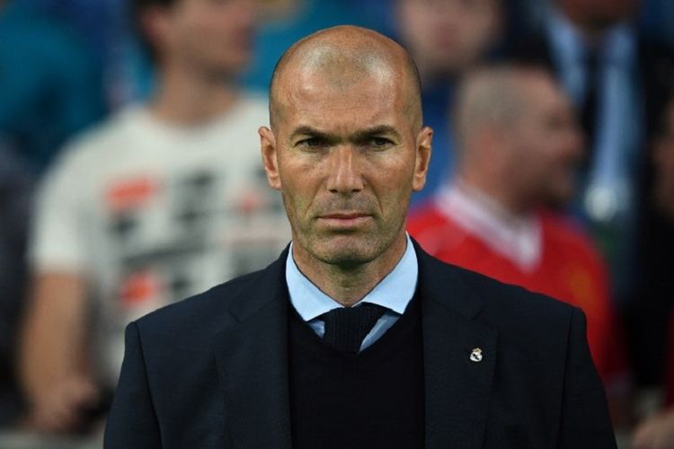 Zinedine Zidane tampak serius jelang final Liga Champions 2018, Real Madrid vs Liverpool, di Kiev, 26 Mei 2018. 